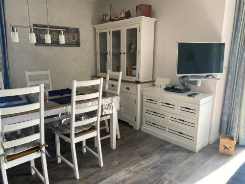 Reetdachhaus Eibe 2, Kaminofen, Sauna, 8 Personen, W-lan