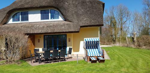 Reetdachhaus Eibe 2, Kaminofen, Sauna, 8 Personen, W-lan