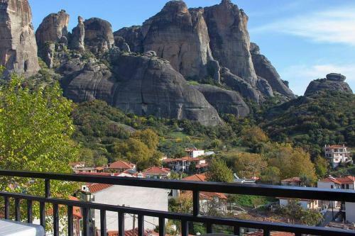 Rocky Coast - Calm And View In Meteora - 2bd