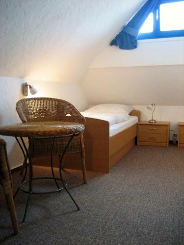 Komfortables Reetdachferienhaus Hasel 1