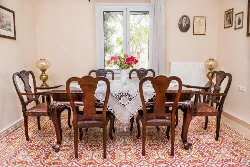 Nina's House