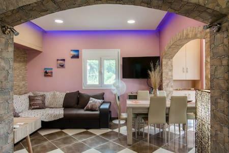 Zoi's House Luxurious Vacation