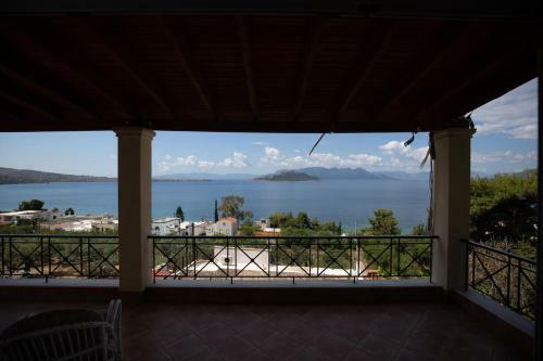 Amazing View Family House!