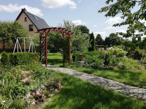 Kleiner Bungalow Im Gr�nen