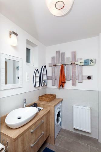 Mistral Holiday House