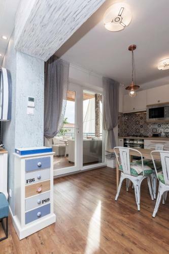 Mistral Holiday House