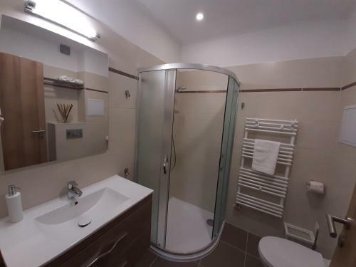Harmony Apartments S�rv�r