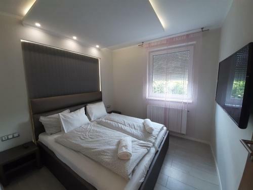 Harmony Apartments S�rv�r