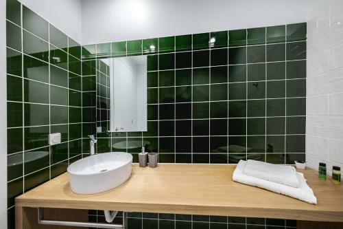 Stylish Studio Apartments-1878 House