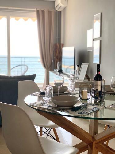 Apartamento Into The Blue Seaside Luxury Suites