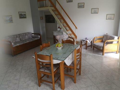 Panos & Antzy Apartments