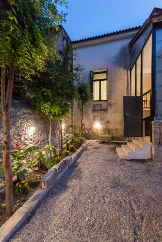 Aigli Seafront Loft-luxury Design Retreat