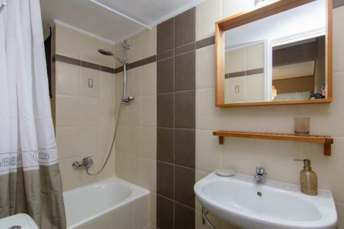 Apt 48, Cozy Apartment In Kalamata City Center