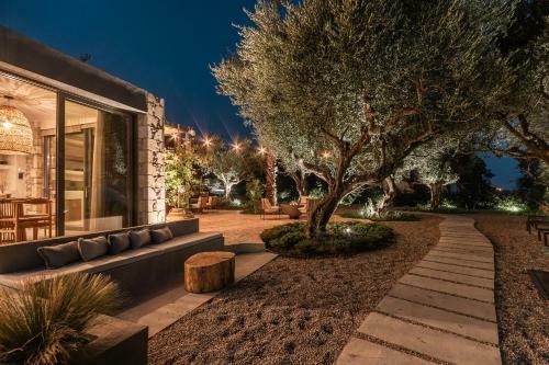Villa Bungalows At Almiros Beach