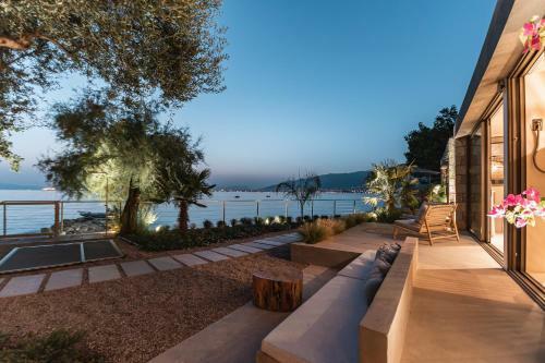 Villa Bungalows At Almiros Beach