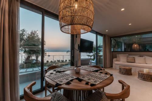 Villa Bungalows At Almiros Beach