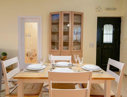 Apartamento Palaiochora Seaview Retreat - Cozy Sunset Rooftop