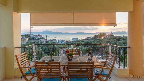 Apartamento Palaiochora Seaview Retreat - Cozy Sunset Rooftop