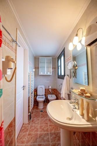 Apartamento Palaiochora Seaview Retreat - Cozy Sunset Rooftop