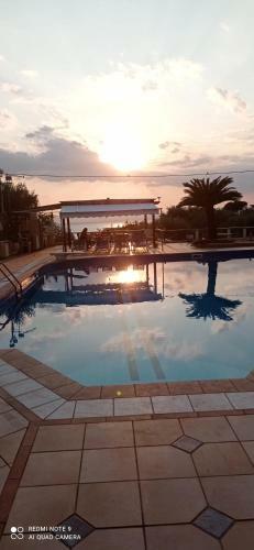 Apartamento Palaiochora Seaview Retreat - Cozy Sunset Rooftop