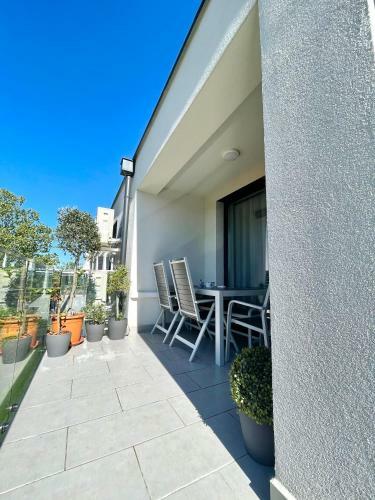 Lakeside Prestige Luxury Apartment