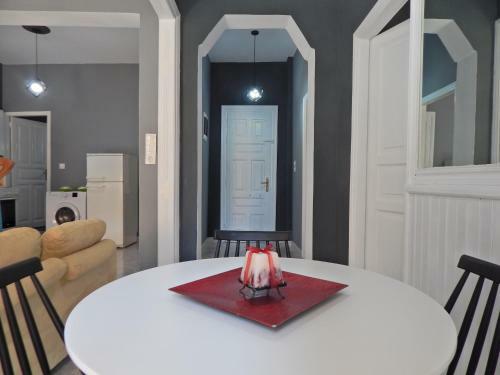 Cozy 2 Bedrooms Apartment On The Hill W/netflix