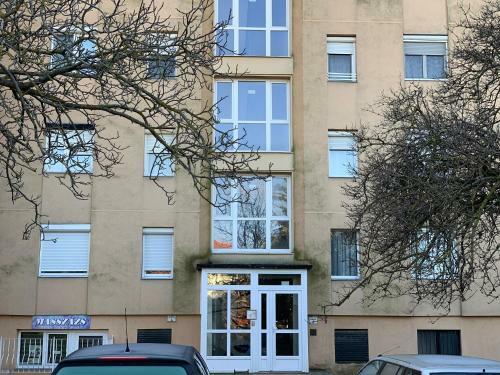 Kir�lyk�t 1 Apartman - Ingyen Parkol�s, Bicajok, AC