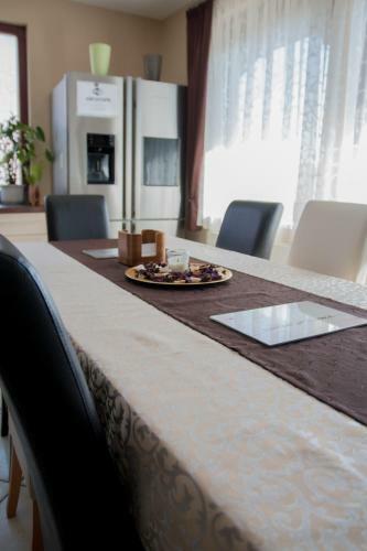 Hostal Bar�tkoz� Vend�gh�z