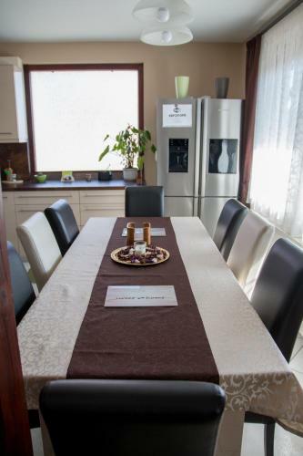 Hostal Bar�tkoz� Vend�gh�z