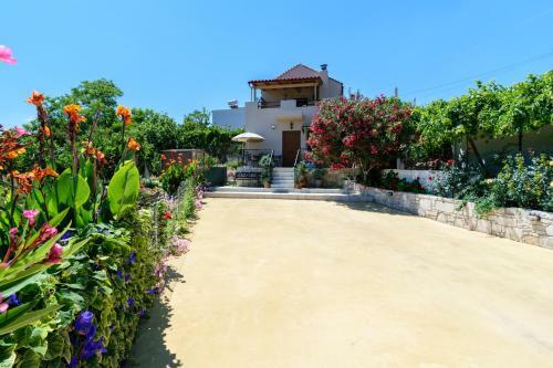 Casa Vasilia Traditional Home