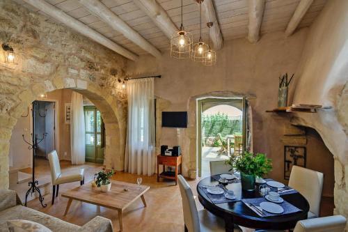 Holiday Home, Kastellos
