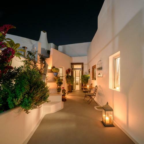 Betty's Home Santorini