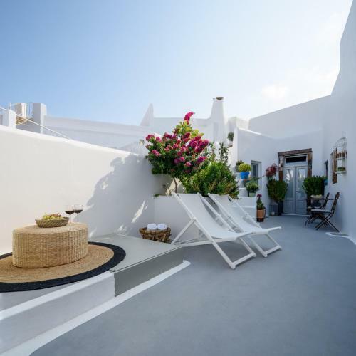 Betty's Home Santorini