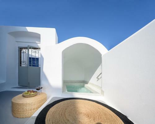 Betty's Home Santorini