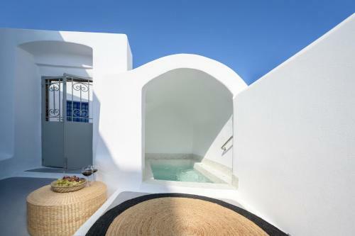 Betty's Home Santorini