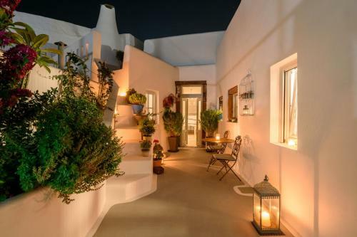 Betty's Home Santorini