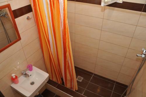Hostal Guesthouse Bloutsos Rooms