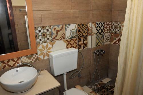 Hostal Guesthouse Bloutsos Rooms