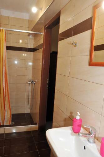 Hostal Guesthouse Bloutsos Rooms