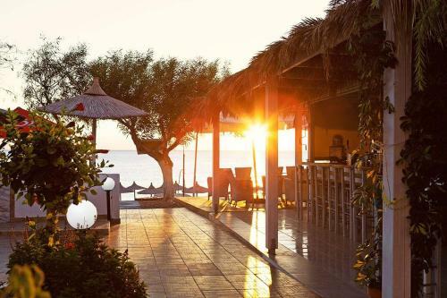 Hotel Minos Beach