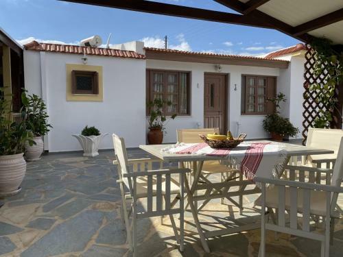 Afiartis Avli House
