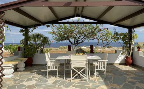 Afiartis Avli House