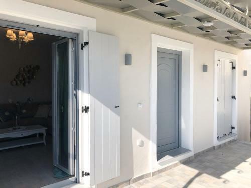 Alekas Harbour House