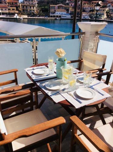 Alekas Harbour House