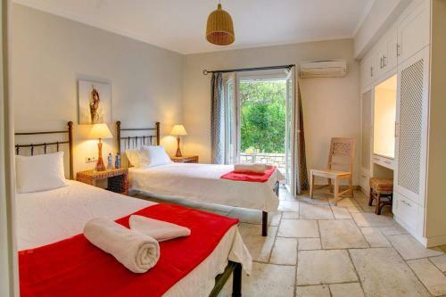 Luxurious Villa With Private Pool And Sea View