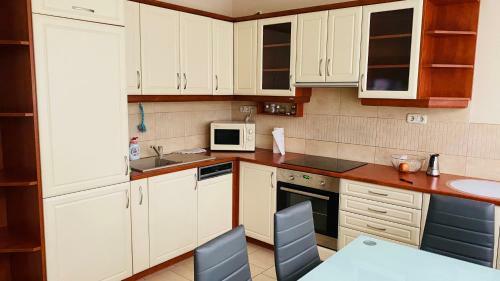 F�r�sz Apartman