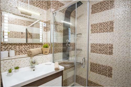 Mf Club 218 Golden Beach Wellness Apartment