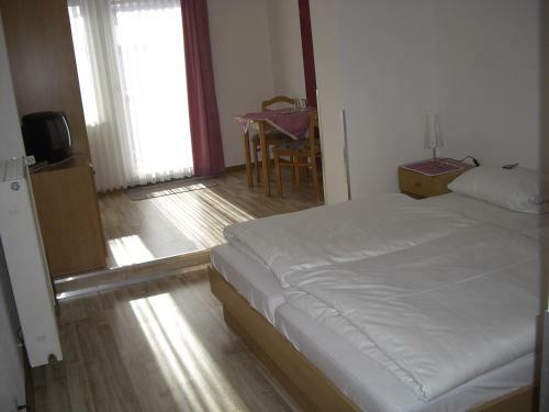 Hostal Gasthof Rh�nperle