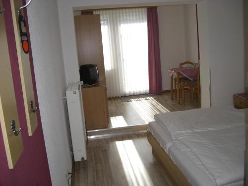 Hostal Gasthof Rh�nperle