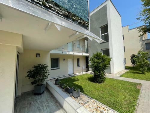 Sungarden Apartments - Hostaid
